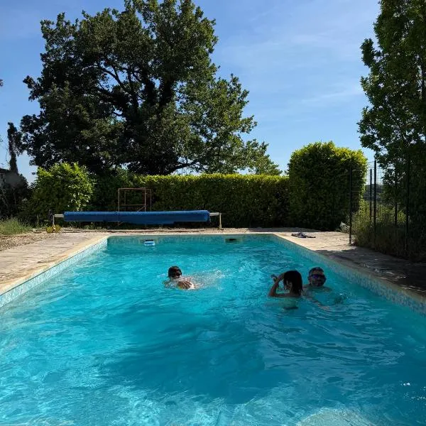 Studio Piscine en Drôme Provençale Repas Asiatique sur demande, hotel u gradu Taulignan