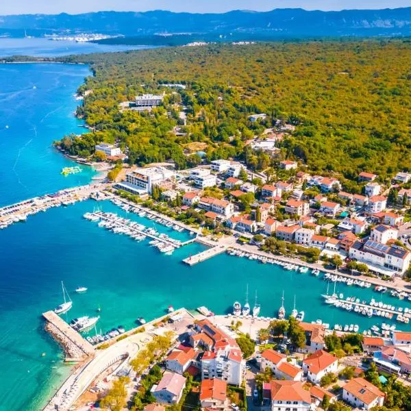 Cozy Family Apartment in the Town Center, Hotel in Malinska