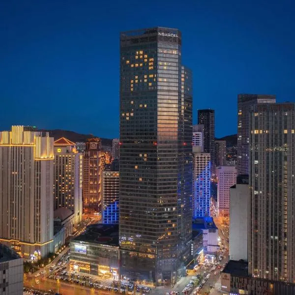 Novotel Dalian Zhongshan Square – hotel w mieście Dalian