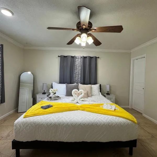 Sunshine Nest, hotel em Lehigh Acres