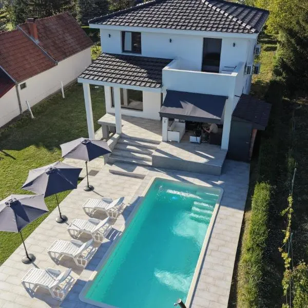 Villa Kally Fruska Gora, хотел в Velika Remeta