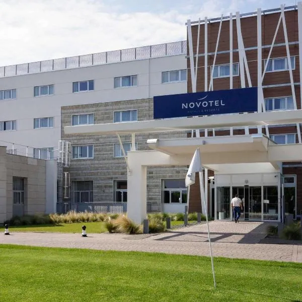 Novotel Saint-Quentin en Yvelines, hotel v destinaci Magny-les-Hameaux