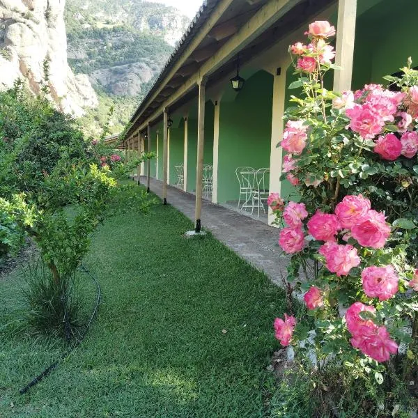 Viesnīca Guesthouse Eleftherios pilsētā Kalavrita