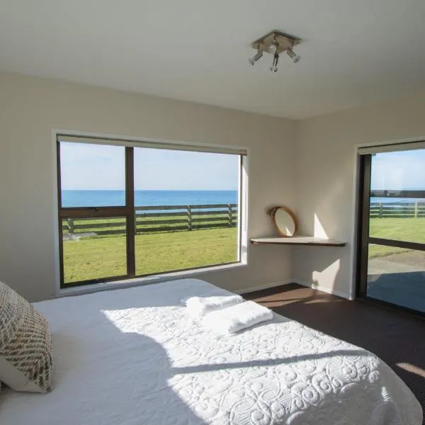 Wills On The Water Beachfront Apartment, hotelli kohteessa Bell Block