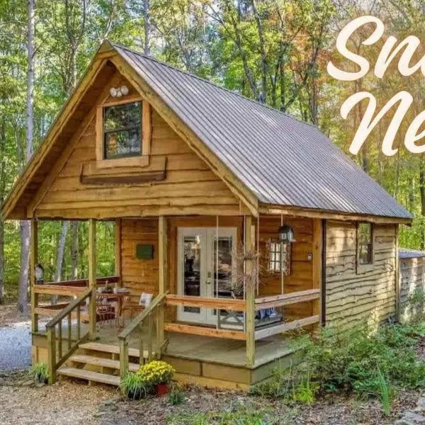 The Snug Nest Nestled in Canopy Woods, Hotel in Menlo