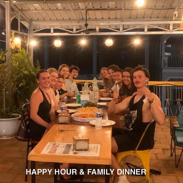 Social Backpacker Hostel & Rooftop Bar、バッタンバンのホテル