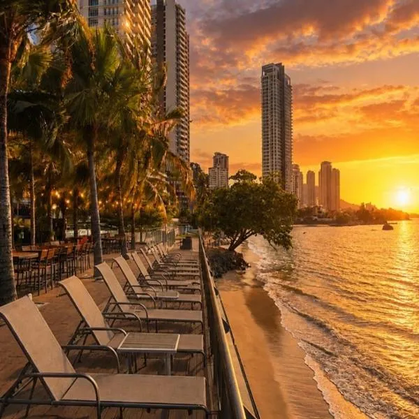 Hompton Hotel by the Beach، فندق في جورج تاون