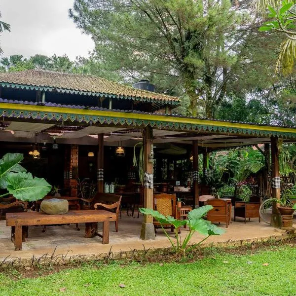 Katumbiri Resort and Villa by Tripletree: Bogor şehrinde bir otel