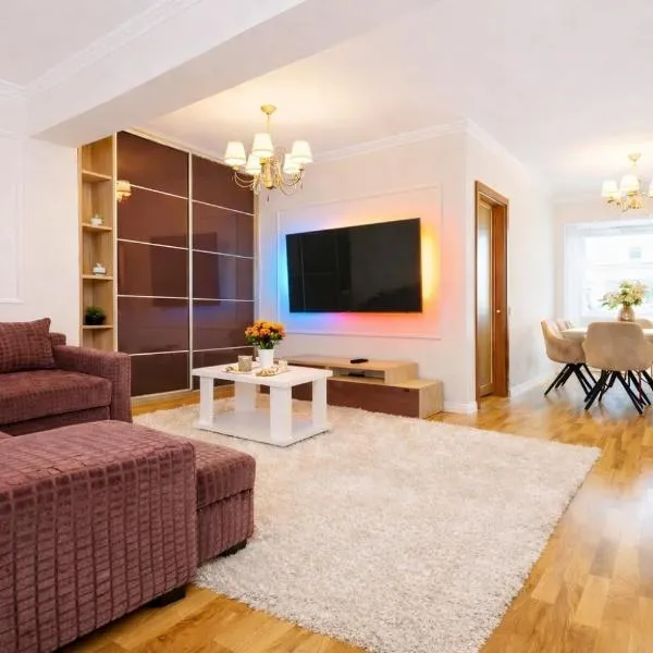 Mid Velvet Apartment, Free Parking, Self Check-in, ξενοδοχείο σε Oradea