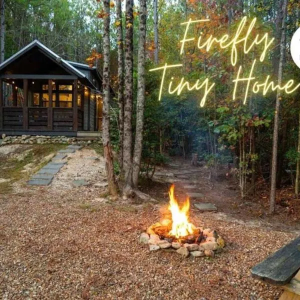 Firefly at Mentone with Hot Tub & Internet, hótel í Menlo