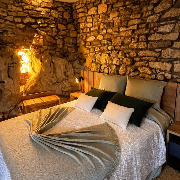 Unique Stone Suite with Pool Coimbra, hotel a Ameixeira