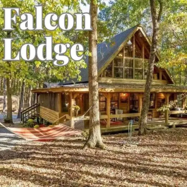 Falcon Lodge - hot tub fire pit & games、Mentoneのホテル
