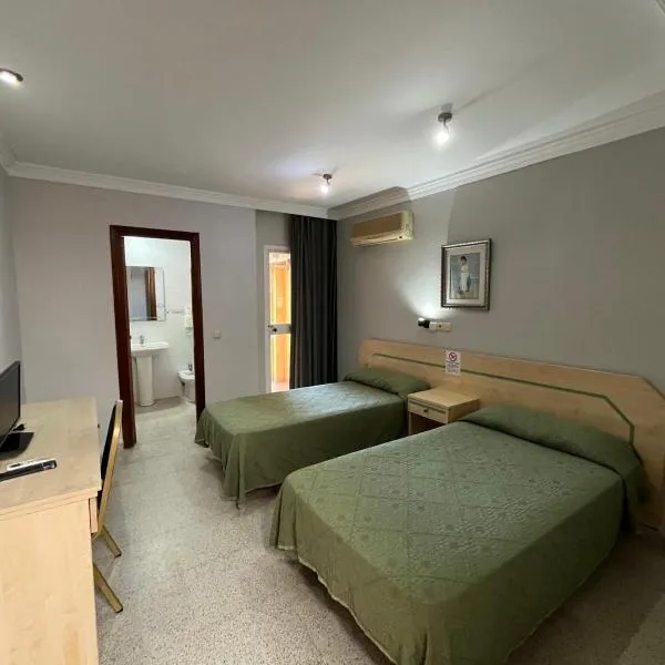 Hostal Blumen, hotel in Algeciras