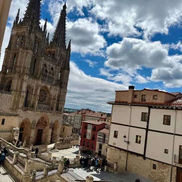 AtuaireHome Puerta a la Catedral de Burgos، فندق في برغش