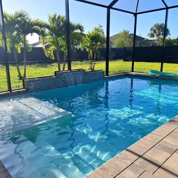 Brand New Ultra Luxury 4 bedroom heated pool home, Hotel in Cape Coral
