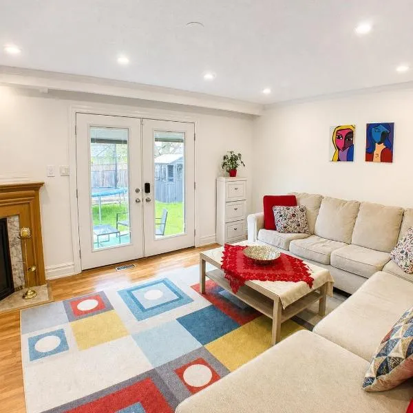 2 Bedrooms Unit in Toronto-Private Entry- Free Parking، فندق في تورونتو
