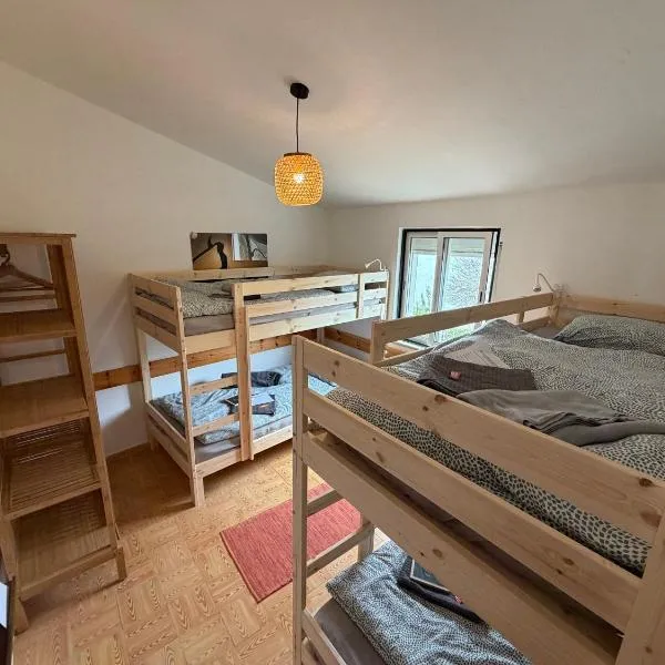 Algarve Surf House - Hostel for Hikers、Raposeiraのホテル