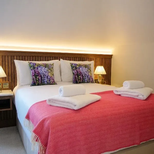 Experience Dingle at Main Street - Room 5, hotel in Dingle