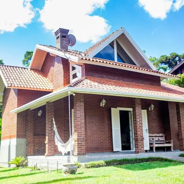 Casa família próxima da Rua Coberta, hotel in Gramado