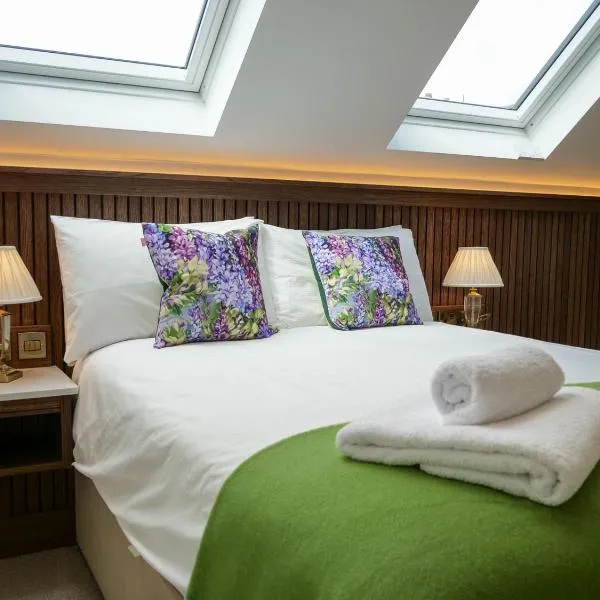 Experience Dingle at Main Street - Room 6, hotel in Dingle