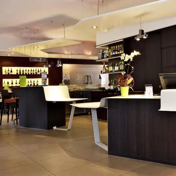Luxeuil-les-Bains में, होटल Mercure Hexagone Luxeuil
