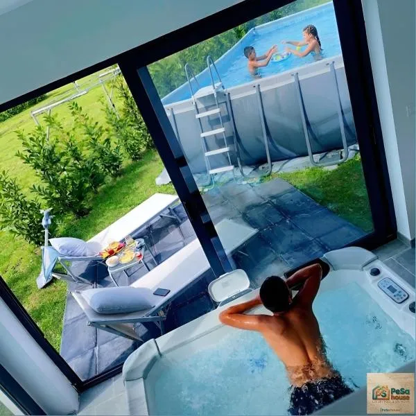 Villa PeSa - Luxury Holiday House with Pool & Spa, hotel v mestu Podgorica