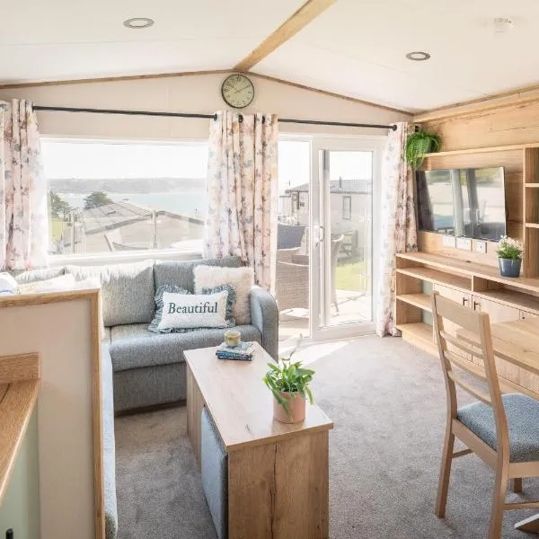 Clifftop Caravan Retreat Exceptional Sea Views Beer Devon, hotel in Beer