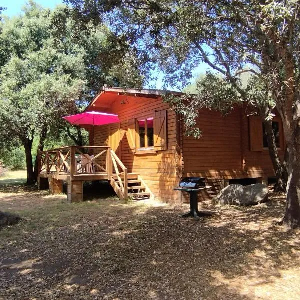 chalets bois 150m de la plage, hotel i Olmeto