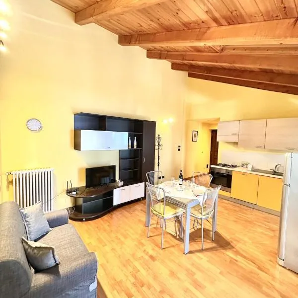 Elegante loft nel centro storico di Savigliano, hotel en Savigliano