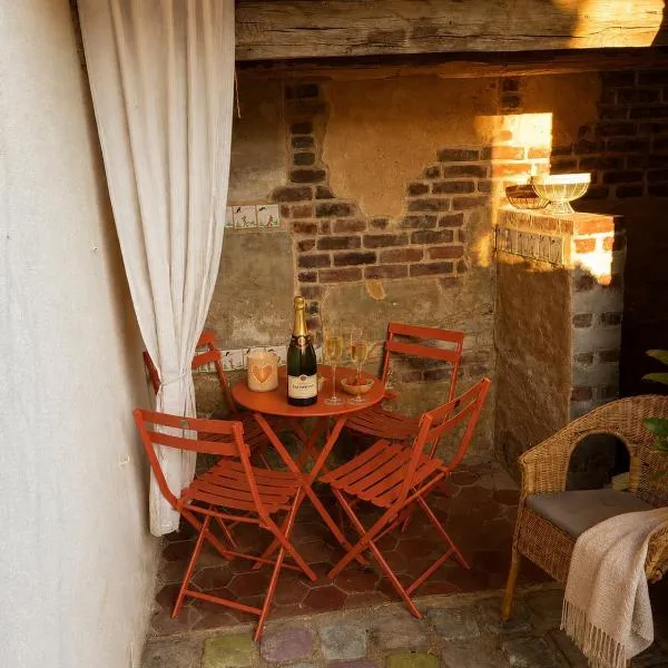 Gîte La maison bleue proche Epernay、Chaltraitのホテル