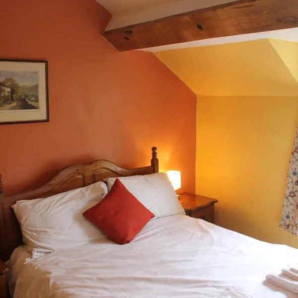 Half Moon Inn、Llanthonyのホテル