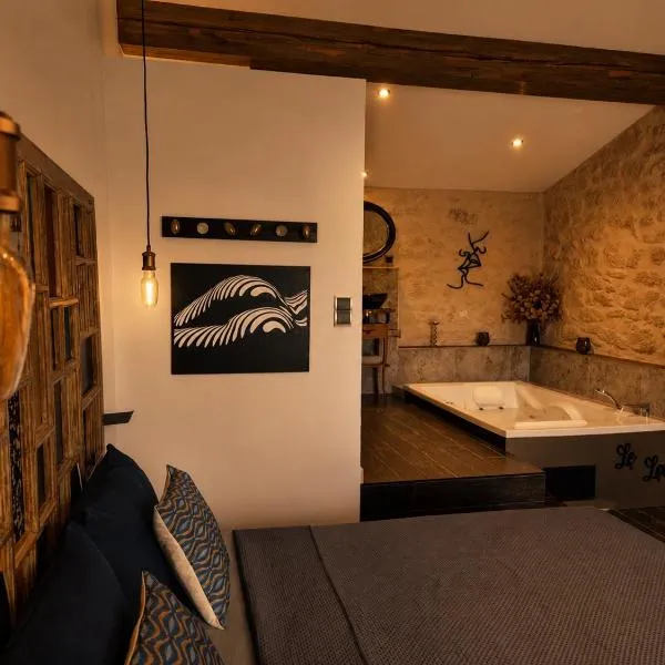 Le Lovy , Studio indépendant avec Jacuzzi, hotel din Cézac