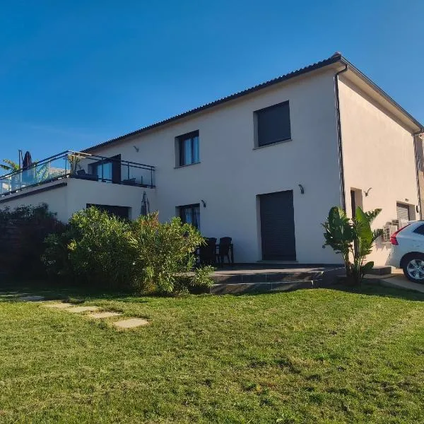 Doume et Coco T1 30M2 Vue mer, hotel v destinaci Taglio-Isolaccio