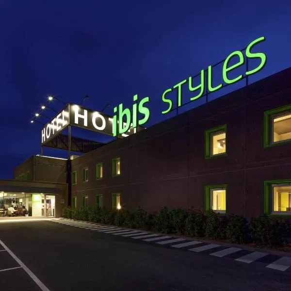 Hotel Ibis Styles Lleida Torrefarrera, hotel v mestu Lleida