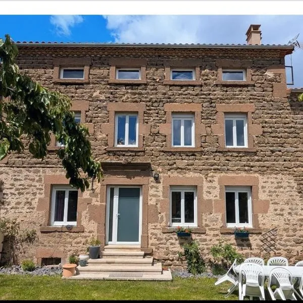La Canissa Carrada chambre d'hôte Indigo et Moka, מלון בChaspuzac