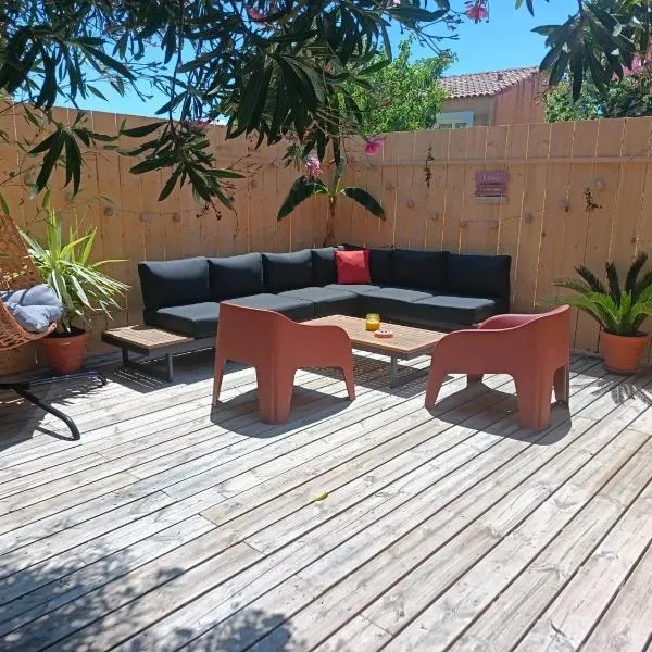 Narbonne में, होटल Maison cosy - piscine commune en résidence privée