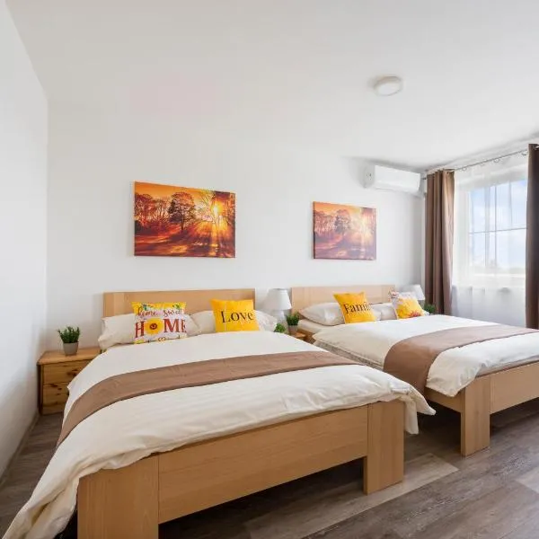 Apartmánky Valtice - Rooms & Whole House, 2-17 guests – hotel w mieście Valtice