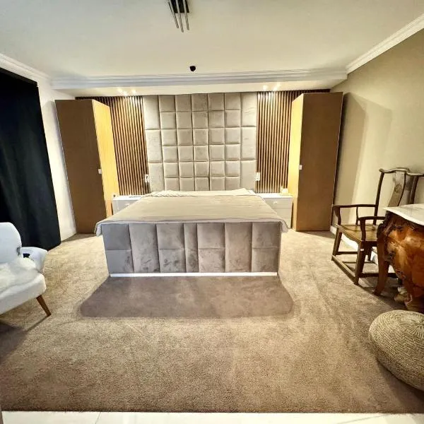 Boutiques 142 Province de Luxembourg, hotel u gradu Arlon