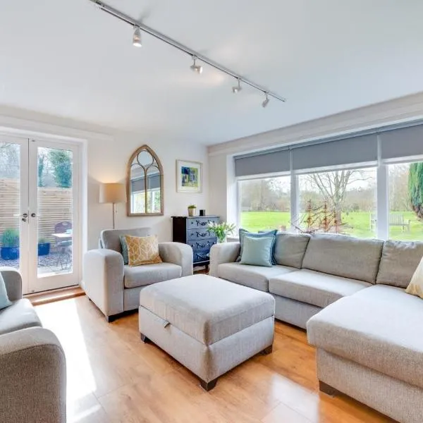 2 Bed in Tonbridge oc-ts735, hotel a Tonbridge
