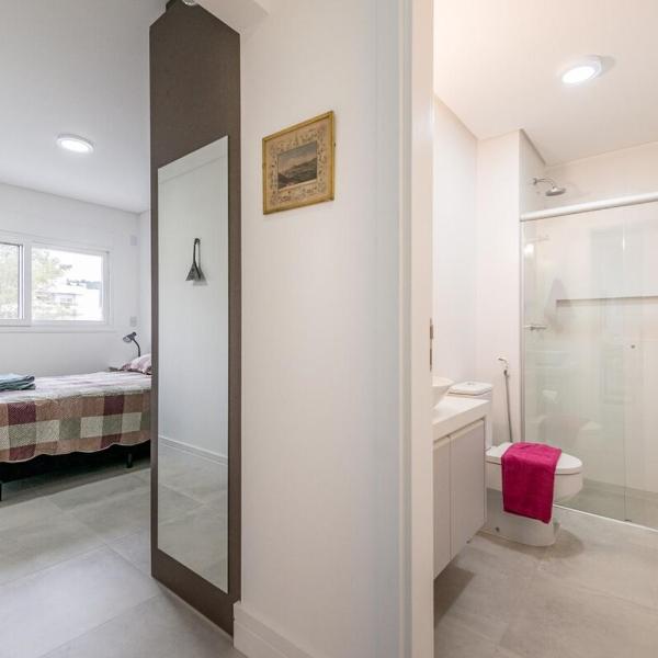 Junto à praia de Jurere, dois quartos com suite! - Foto 3