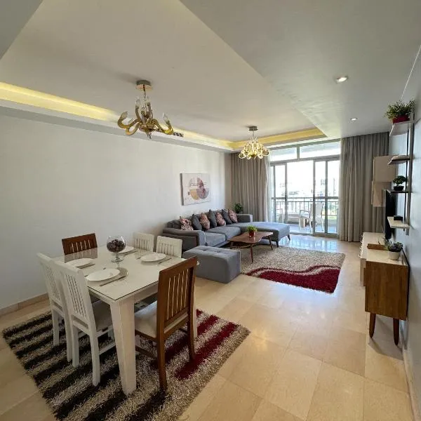 Cairo Festival City, spacious, Cozy 2BR Apt , Clubhouse nearby، فندق في القاهرة