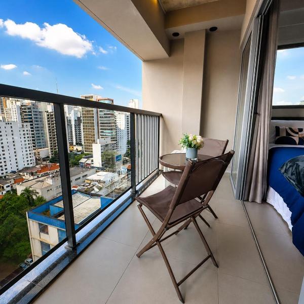 Studio Design no Jardins com Varanda e Vista perto da Av Paulista