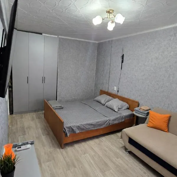 Квартира комфорт, район ЖД вокзал, hotel a Balkhaix