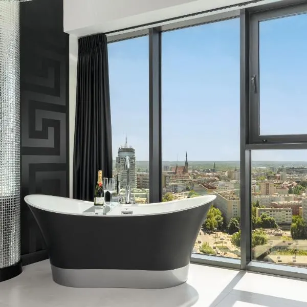 Goldstar Apartament- Wanna z widokiem, 18 Piętro, Hanza Tower Szczecin, hotel in Szczecin