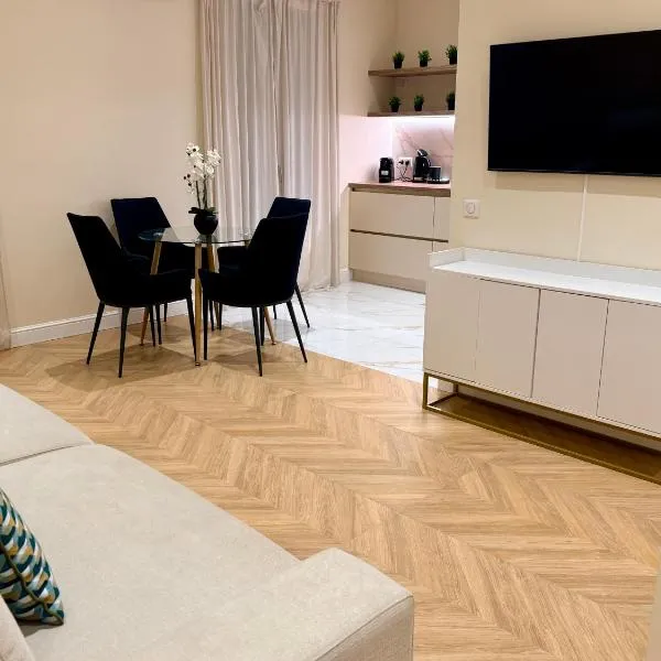 Logement aux portes de Monaco، فندق في كاب دايل