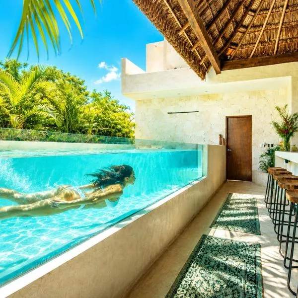 Villa 240m2 - 16 persons - 6 rooms - 2 swimming Pool - 3 Jacuzzis, Hotel in Tulum