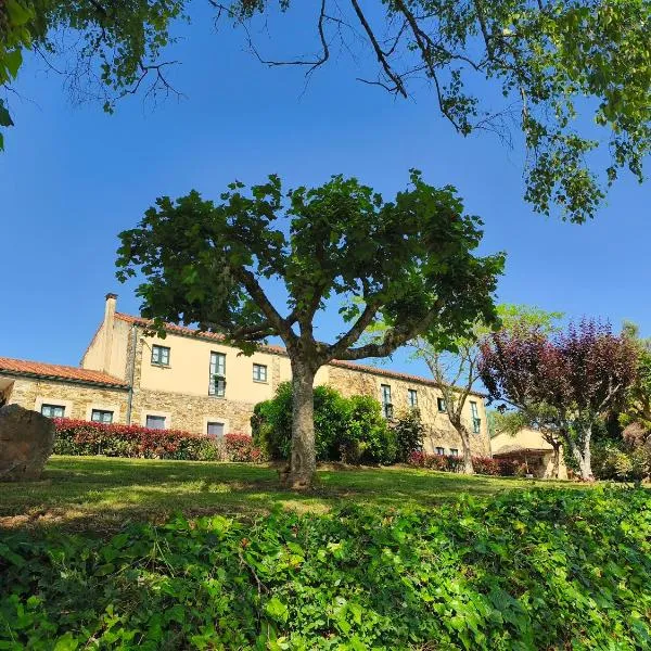 Casa Milia Arzúa - Transporte gratuíto desde la ciudad o conexión directa a pie desde el Camino, hotel em Arzúa