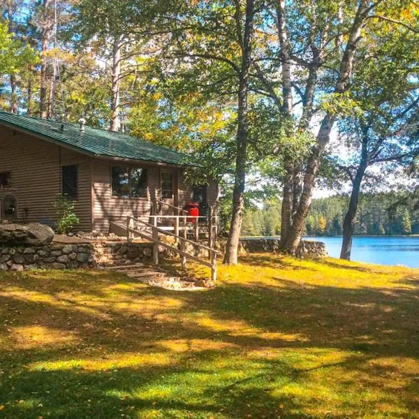 Hotter's Cabin, hotel v mestu Sayner