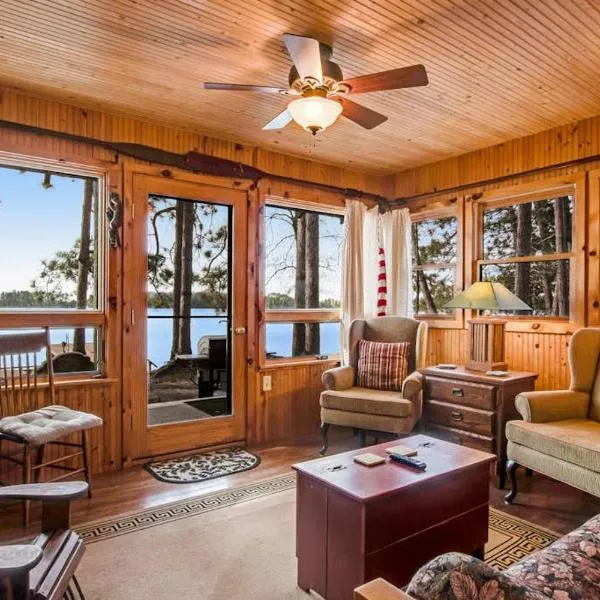 Bucky's PineIsle Retreat, hotel a Three Lakes