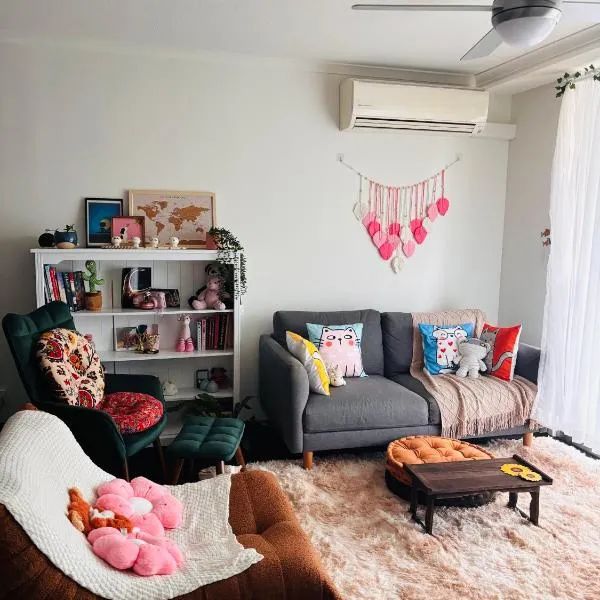 Welcoming cozy room for female only, Hotel in Brisbane